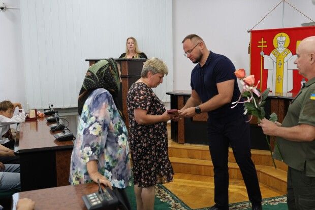 Голова Луцька вручив ордени «За мужність» родинам загиблих воїнів