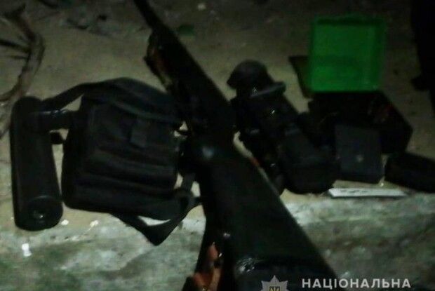 У Луцьку викрили чоловіка, який викрав зброю з чужого автомобіля