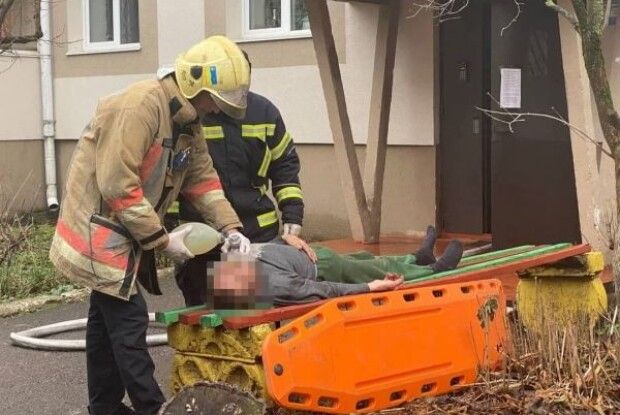 Рятуючись від вогню, рівнянин вистрибнув з вікна (Фото)