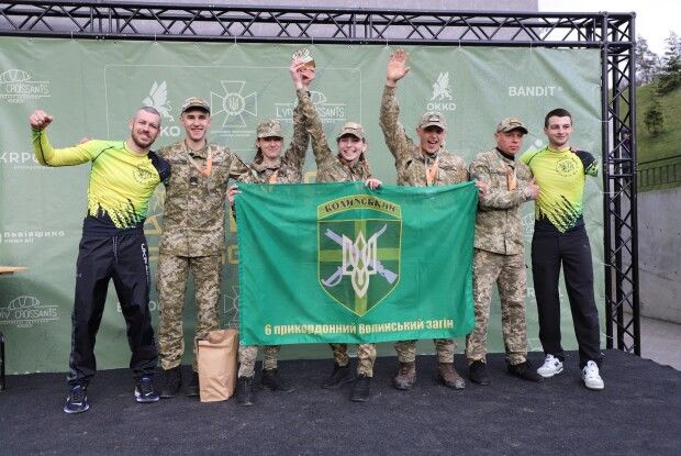 Волинські прикордонники найшвидше подолали 3 км трасу з перешкодами (Фото)