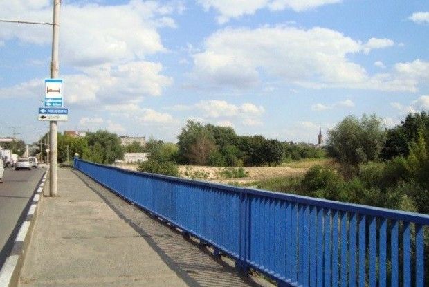 Лучани врятували чоловіка, який упав у річку
