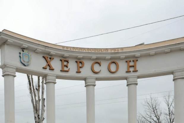 Росіяни вдарили по Херсону: одна дитина загинула, інша – у вкрай важкому стані