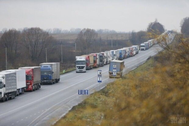 Зеленський підписав закон щодо впровадження драконячих штрафів для водіїв вантажівок, які порушують габаритно-вагові норми