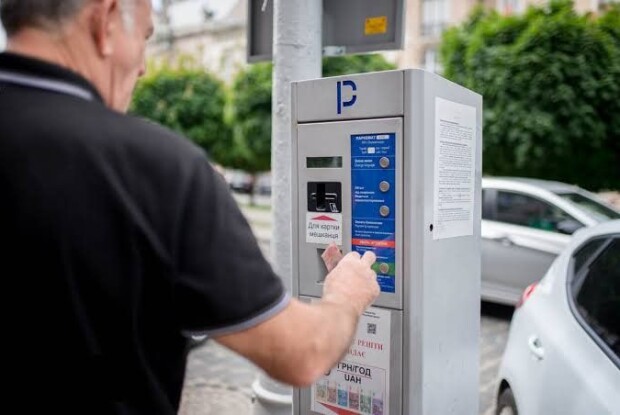 У Луцьку підняли вартість паркування: скільки заплатять водії