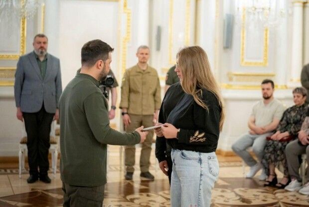 Донька полеглого Героя України з Волині отримала сертифікат на квартиру в Києві