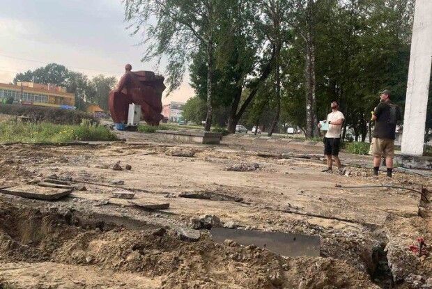 У громаді на Рівненщині розкопують Меморіал слави для перепоховання жертв війни