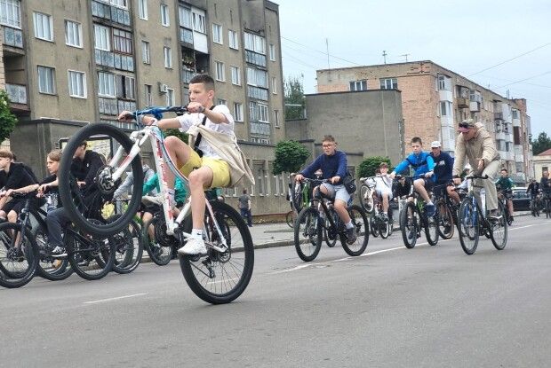 Сьогодні сотні волинян крутили педалі, щоб підтримати захисників