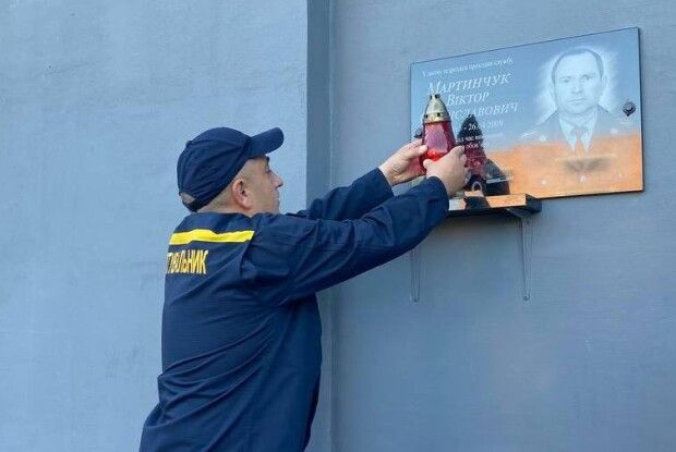 У селищі на Волині відкрили меморіальну дошку в пам'ять про загиблого вогнеборця