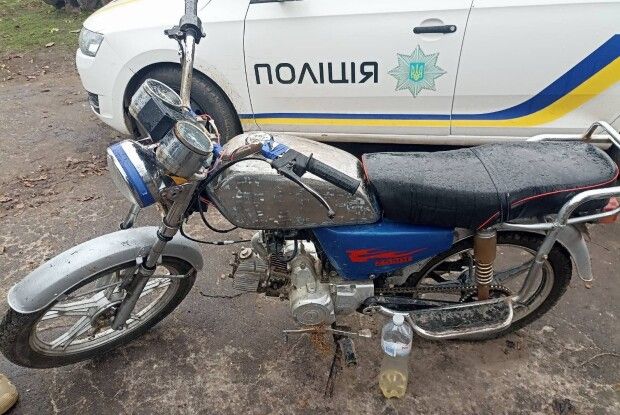 На Рівненщині двоє підлітків півтора тижні ганяли на краденому мопеді