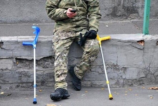 Побачивши пораненого військового, просто кивніть, не опускаючи очей