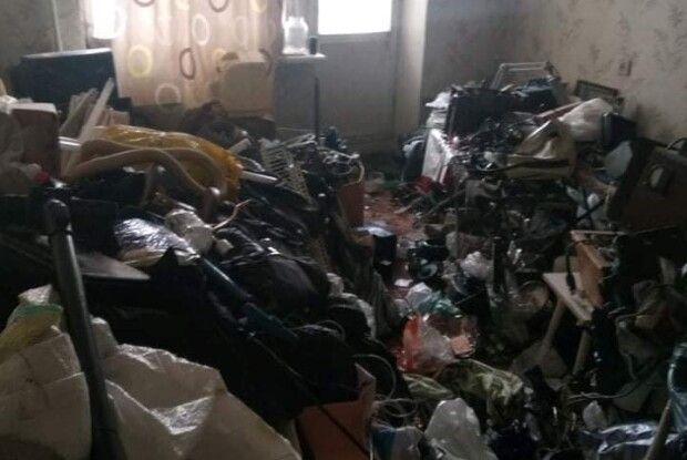 У Луцьку захаращена квартира смердить на весь будинок