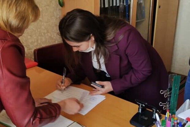 Запам’ятають наречені, що були у масках, коли реєстрували свій шлюб (Фото)
