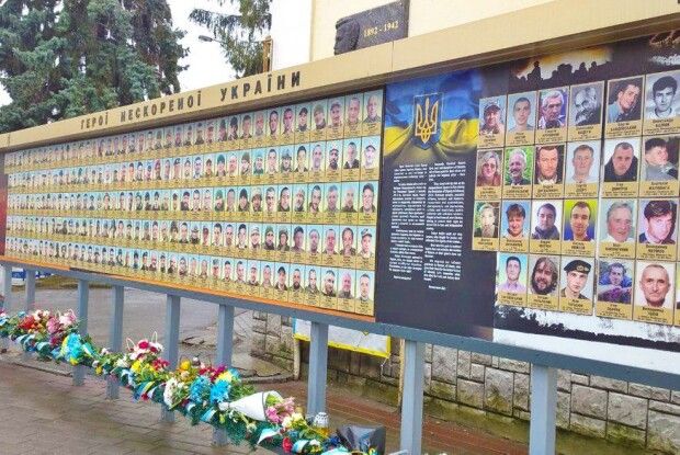 На Театральному майдані у Луцьку оновлять конструкцію Стели пам'яті