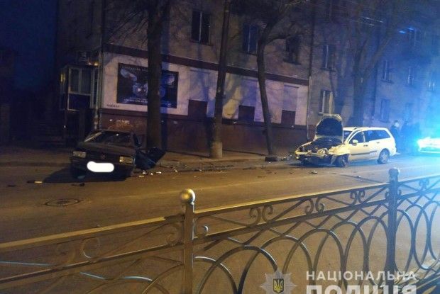 У Рівному п'яний водій виїхав на зустрічну смугу і вчинив ДТП