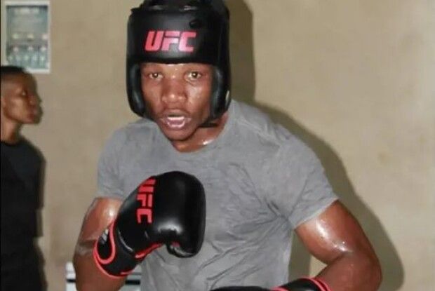 Африканський боксер помер після чемпіонського бою (Відео)