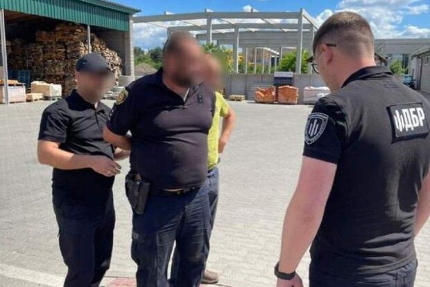 Поліцейського з Сарн судили за хабар від призовника