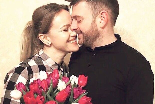 «Ну хто ще так може —  життів сто прожити?»