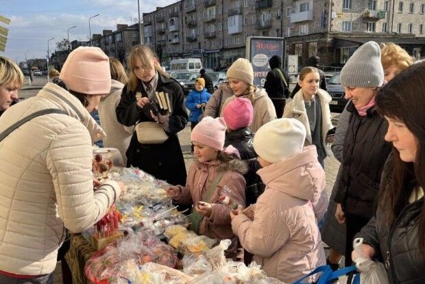У місті на Волині під час благодійного заходу збирали кошти на потреби захисників