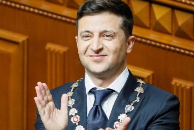 «А ви ніколи не думали про те, що наш нинішній президент — один із найвеличніших лідерів цього світу?..»