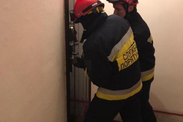 У Рівному в квартирі знайшли мертвого чоловіка