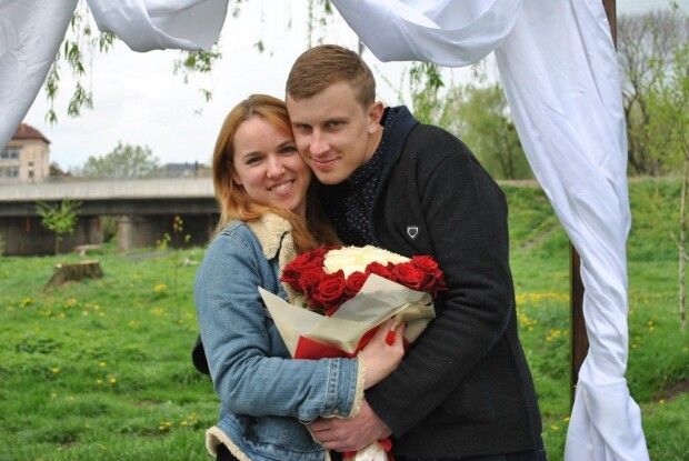Мчала рятувати коханого з халепи й неочікувано стала нареченою