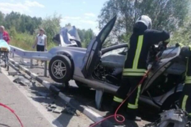 На Волині відбійник простромив «Мерседес», водія вирізали з авто