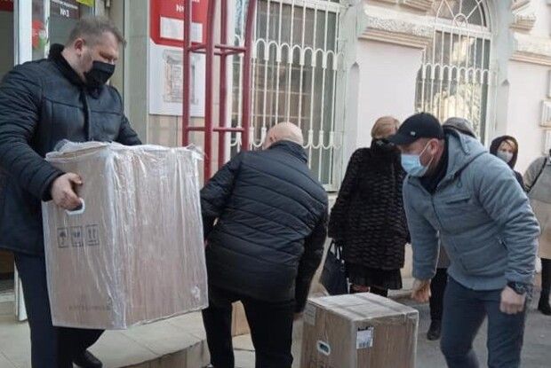 Медичні заклади Вінниччини отримали кисневі концентратори від Порошенка