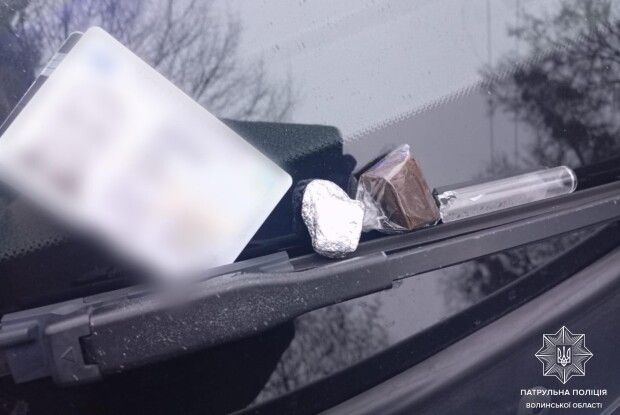 У Луцьку патрульні виявили у водія ймовірні наркотичні речовини