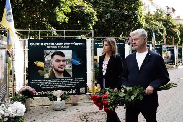 Порошенко у День памʼяті загиблих захисників: найкраща шана — сильна Україна, за яку вони воювали