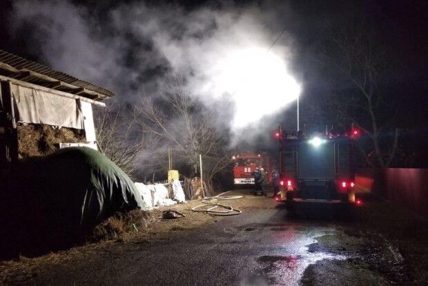 У Нововолинську горіла господарська будівля