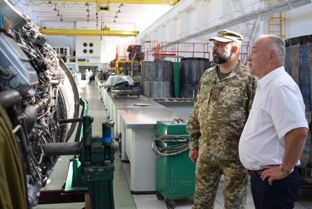 Луцьких авіаремонтників інспектував високопосадовець із РНБО
