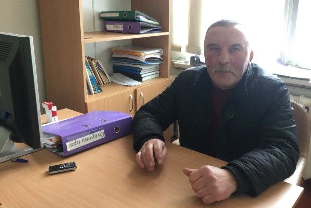 Понад 30 років директор школи... розміновує село 