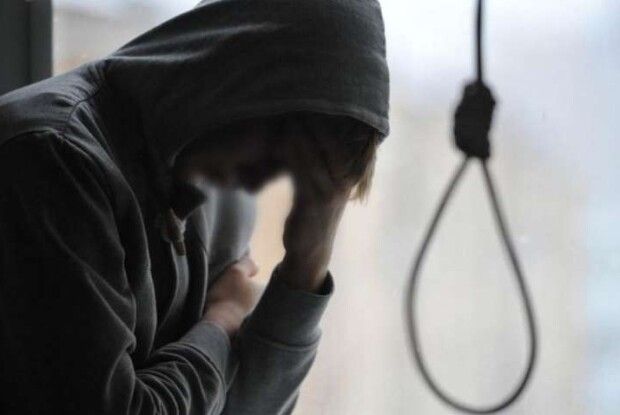 Тіло знайшла вчителька: 15-річний хлопець вчинив самогубство 
