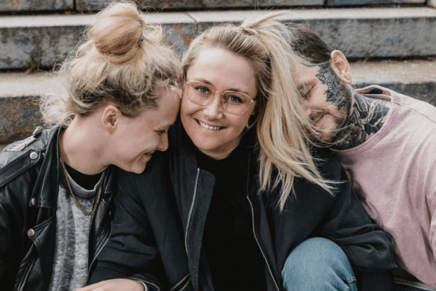 Заміжня німка закохалася в дівчину та запросила її в сім'ю: вони почали жити втрьох (Фото)