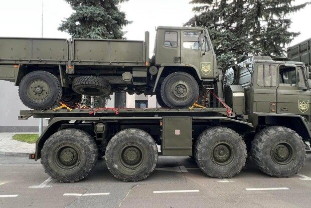 Волонтери «Справи Громад» запрошують побачити техніку, яку днями повезуть на фронт