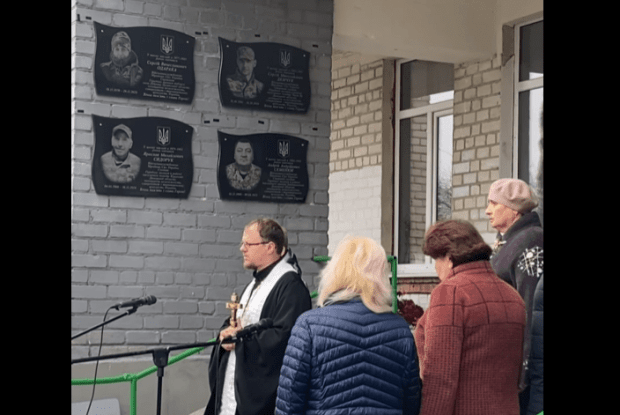 У гімназії на Волині відкрили пам'ятні дошки чотирьом полеглим Героям-випускникам
