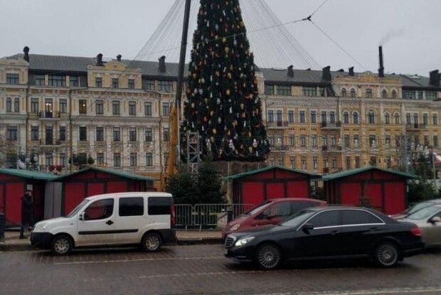 На головній ялинці країни поміняли капелюха на зірку: ціна питання – 75 тисяч (Фото)