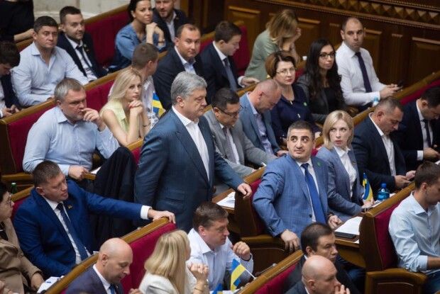 Порошенко – Зеленському: «Люди вийшли на протест не тому, що «порохоботи», а тому, що люблять Україну»