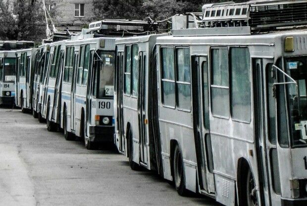 У Луцьку через ранковий обстріл не їздить частина тролейбусів