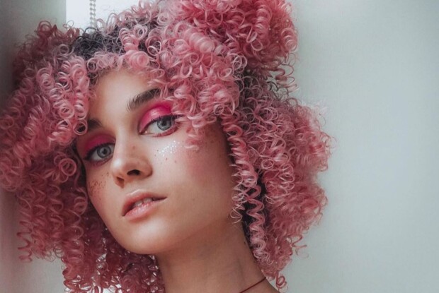 «Можливо, посію там буряки»: українській співачці подарували землю в Шотландії