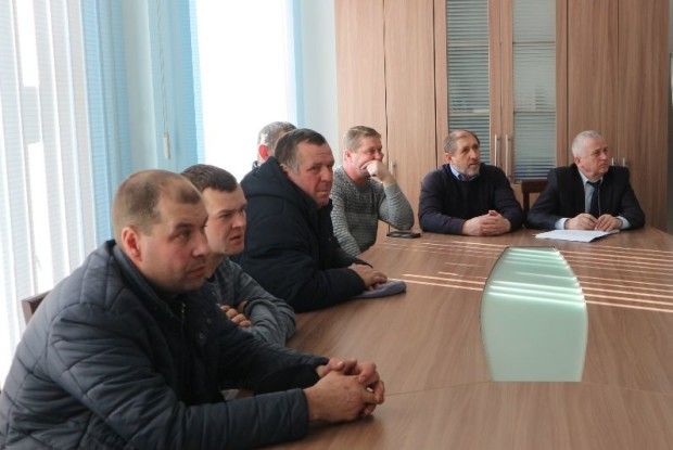 У Любешові наводять лад із землею