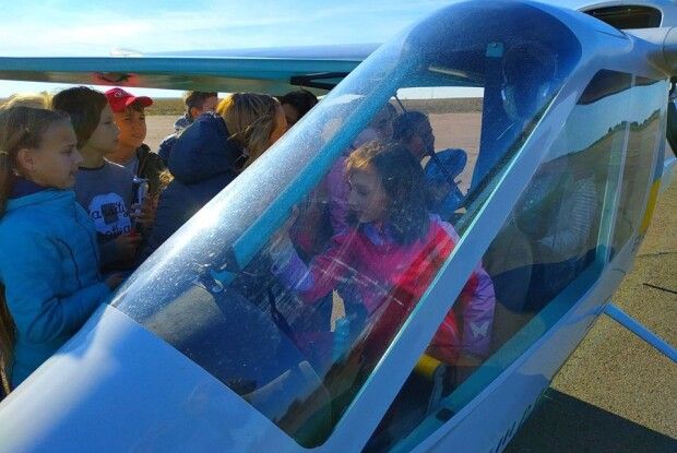 Шестикласники луцької гімназії підкоряли небо 