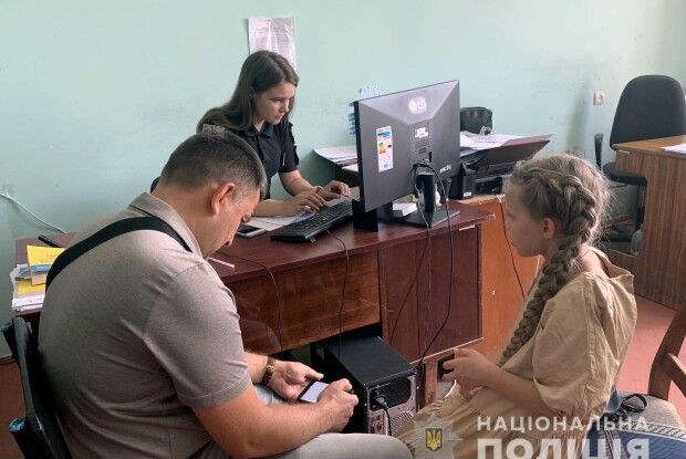 Поліцейські повернули 8-річній дівчинці її транспортний засіб (Фото, відео)