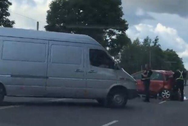 Біля Луцька сталася ДТП: авто від удару відкинуло на зустрічну смугу