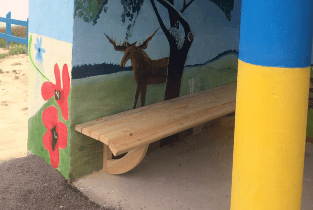 У селі на Волині розмалювали зупинку