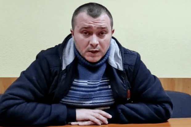 Колишній капітан поліції РФ порвав свій паспорт і хоче воювати на боці України (Відео)