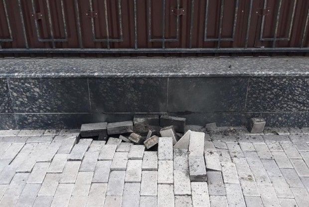 Під посольством РФ у Києві вибухнув високовольтний кабель 
