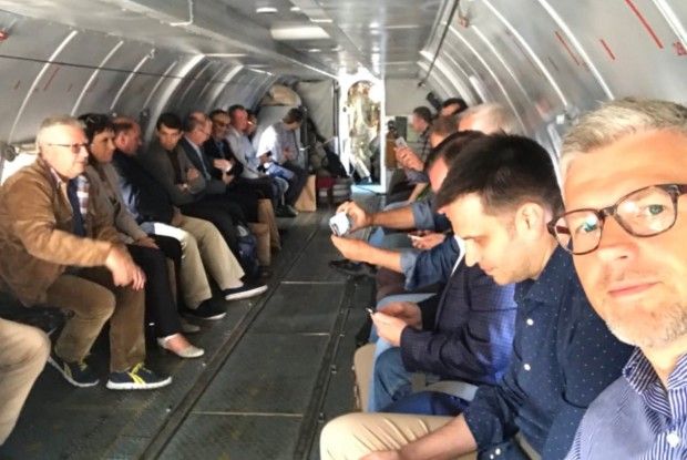 Українські дипломати вилетіли на Донбас