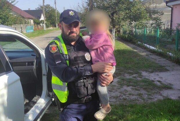 На Волині патрульні повернули матері дитину, яка загубилась