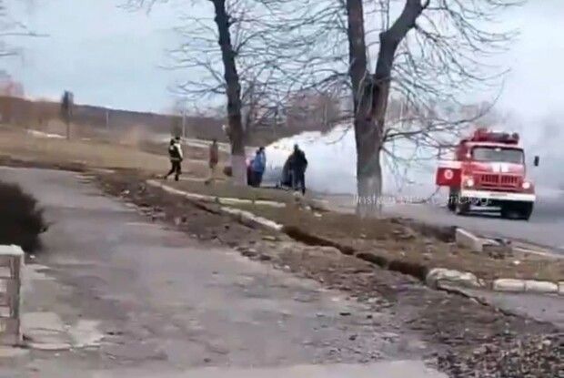 На Волині на дорозі загорілася автівка (Відео)